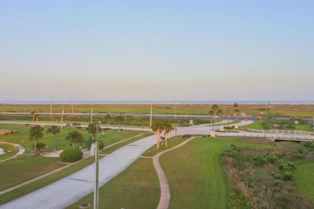 Stunning Sunsets Steps from Pool Lazy River Ocean Bay Views