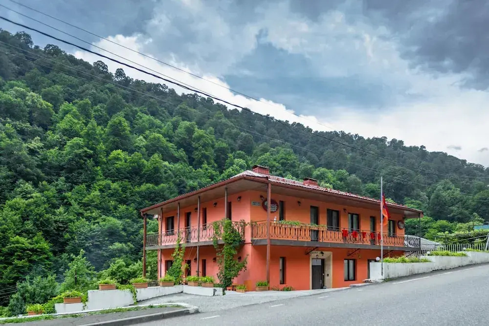 Red Hotel