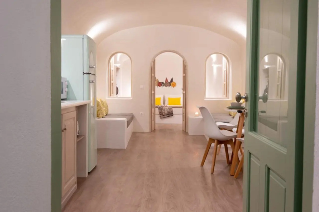 White Orchid Cave House & Studio