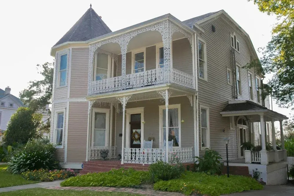 Laurel Manor Bed and Breakfast