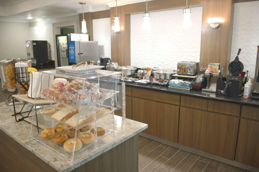 Best Western Plus Rama Inn & Suites