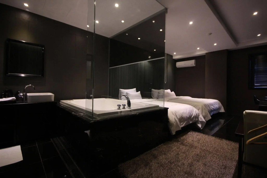Almond Hotel Busan Station
