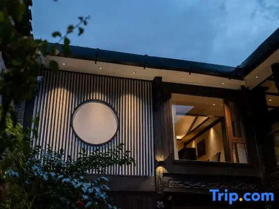 Lijiang Ancient Town Cloud Edge Mountain Retreat Boutique Homestay