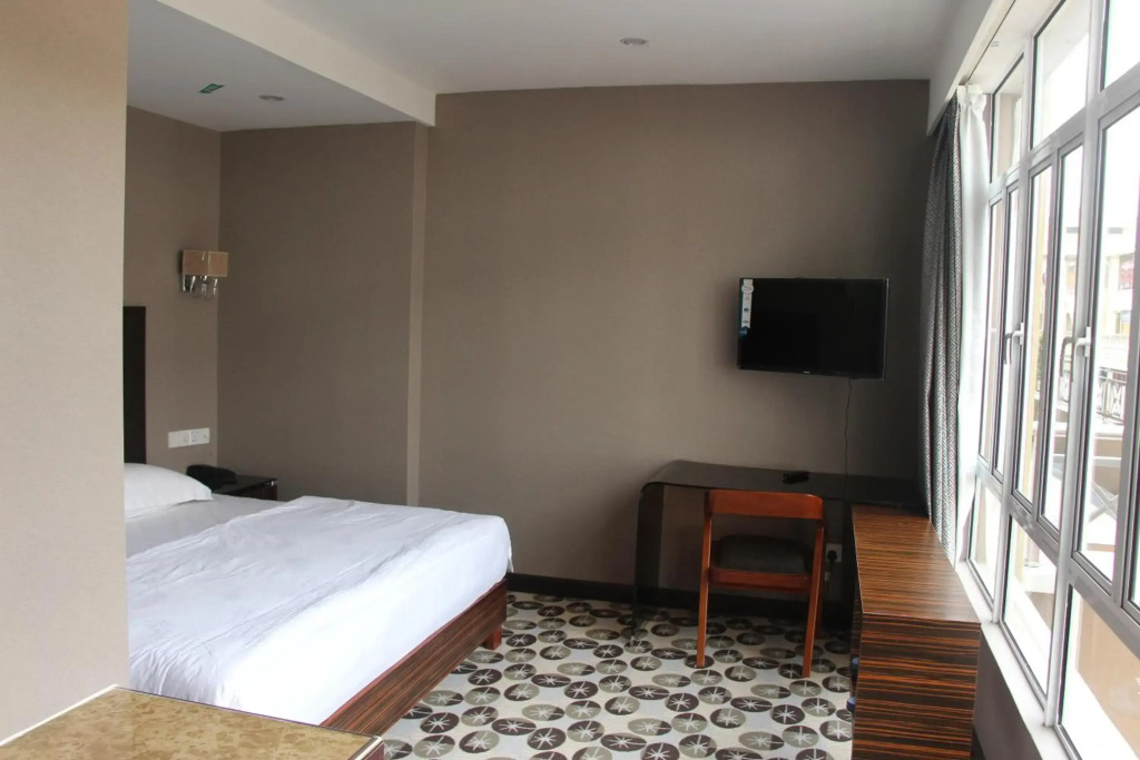 Fan Holiday Hotel