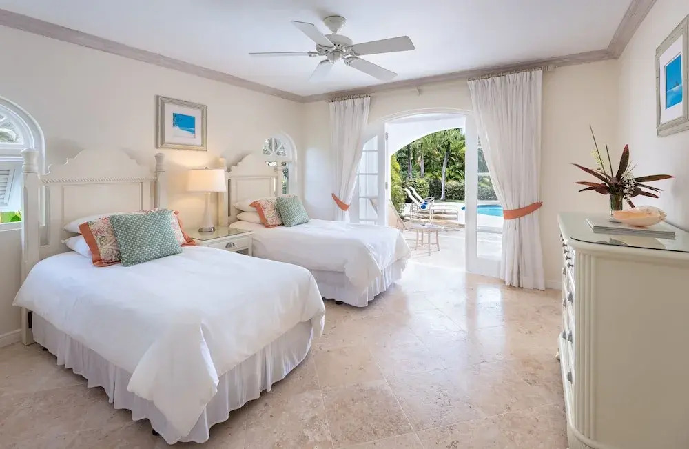 Royal Villa 19 by Altman