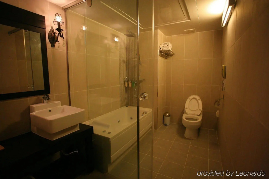 Charis Hotel