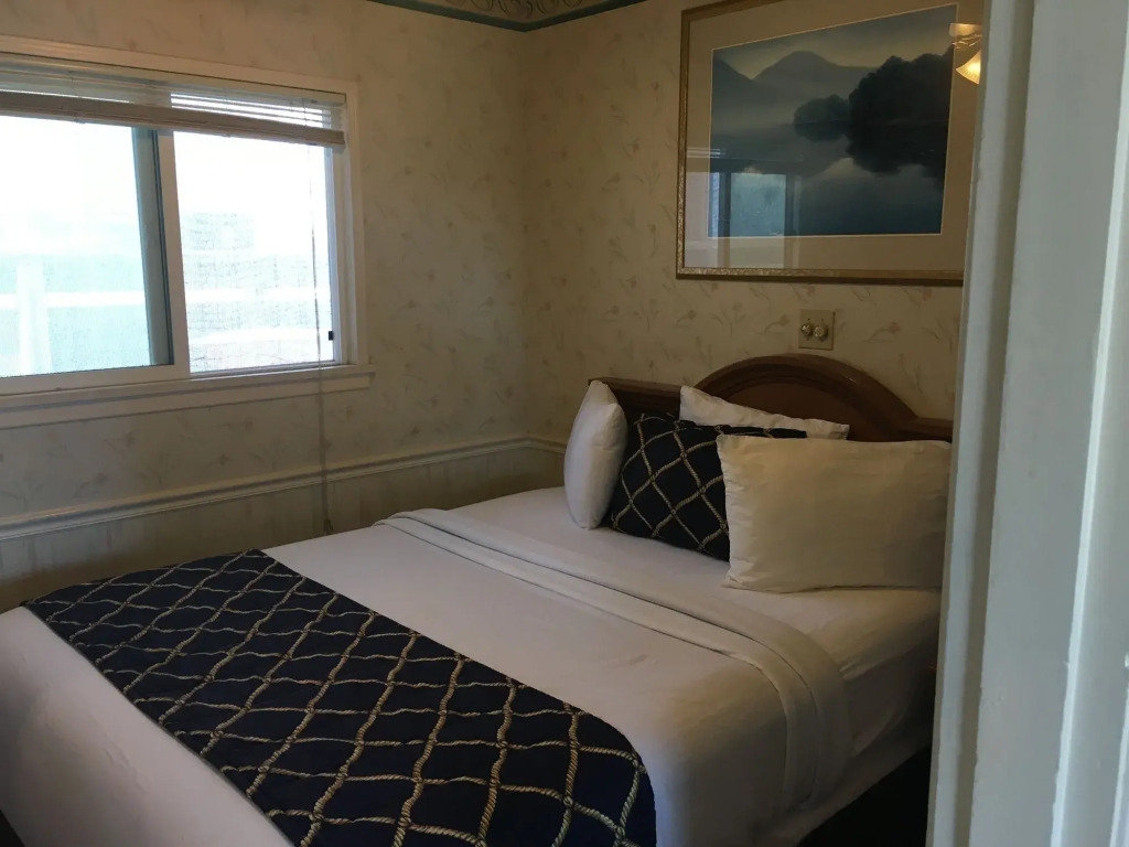 The Palomar Inn