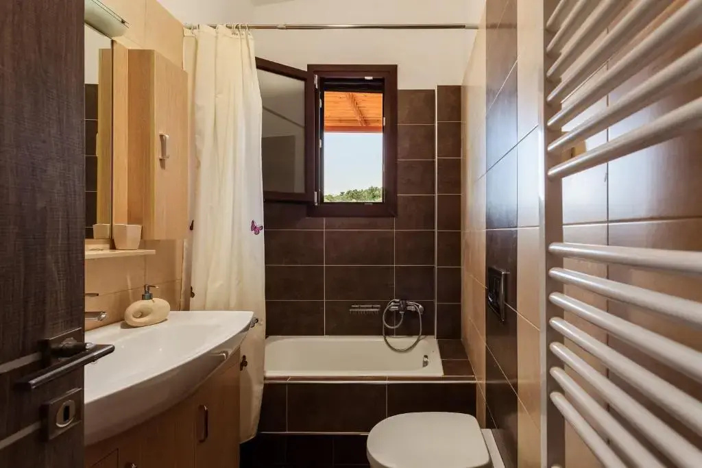 Villa Armonia - Beachfront Majestic Retreat