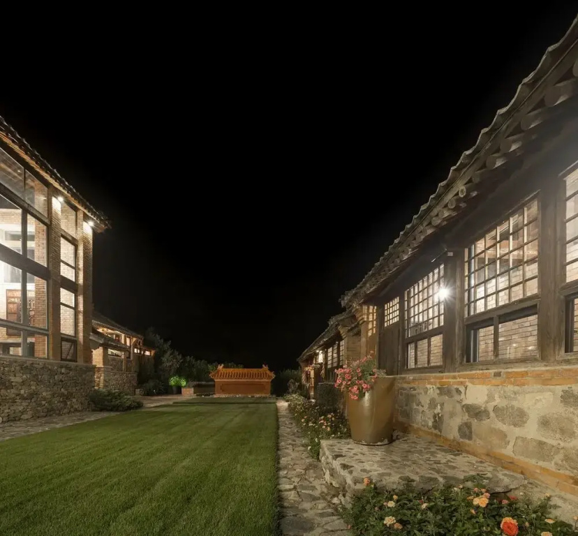 Sansa Village Boutique Hotel at Mutianyu Great Wall Adjoin to Mutianyu Great Wall - Room with the View of Great Wall - Chinese massage experience - Vehicle Shuttle Service - International Catering - SPA& Nail Beauty Facilities