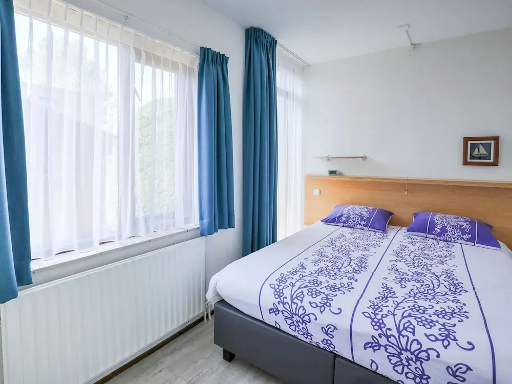 Well Equipped Holiday Home in Nieuwvliet Near the Beach