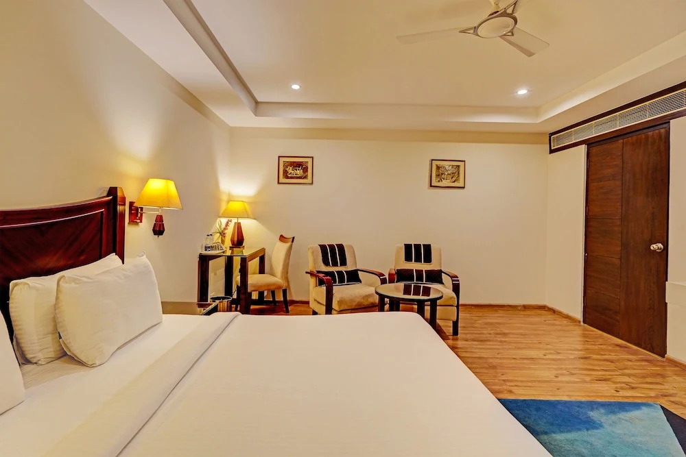 Super Townhouse OAK Hotel City Mark Gurgaon
