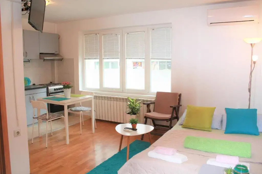 Regina's Park Studio Apartment