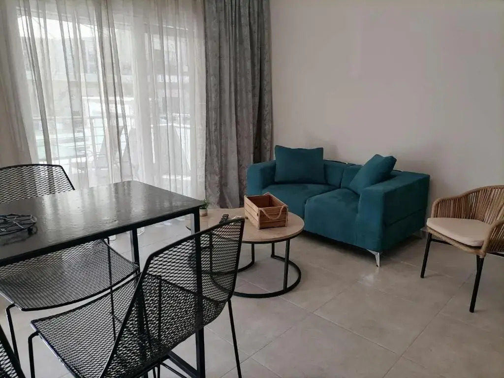 Petrani Suite 1