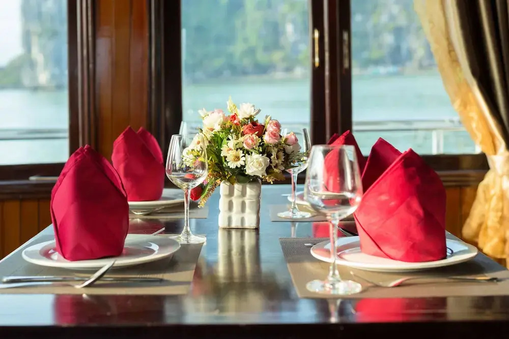 Cozy Bay Classic Cruise