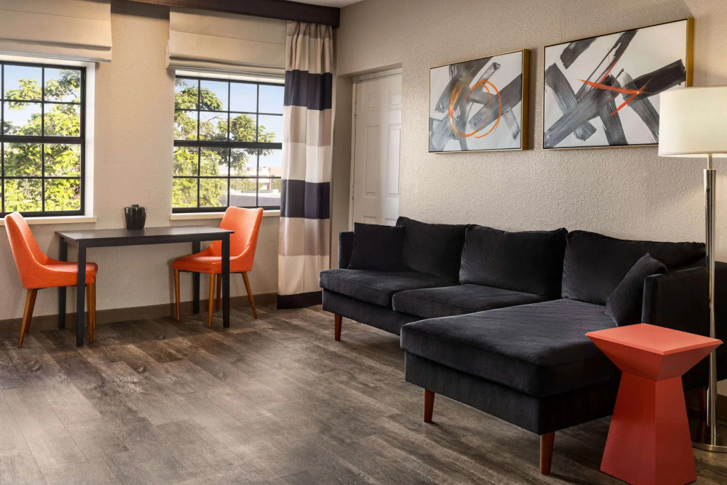Ramada by Wyndham Albuquerque Airport