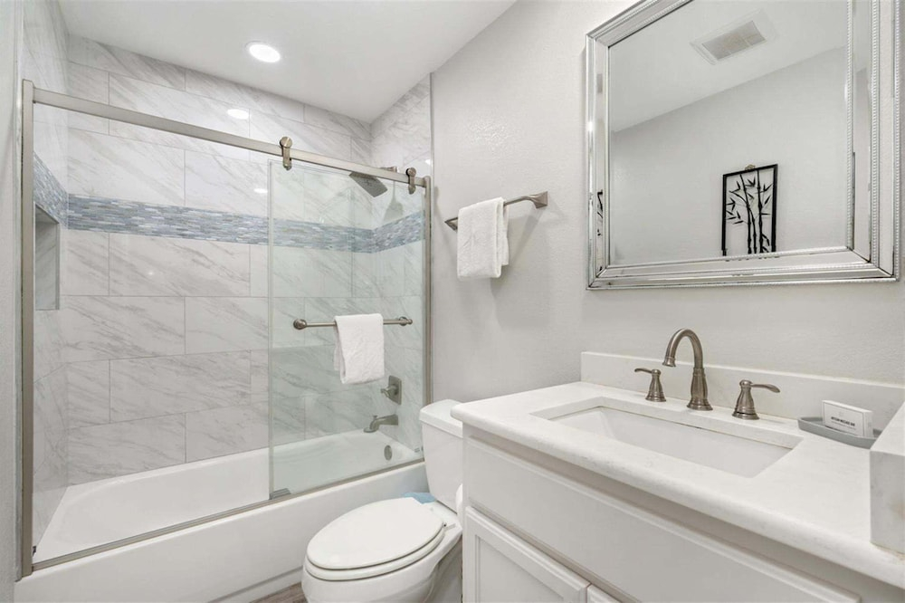 Shoreline Towers 2123 2 Bedroom Condo