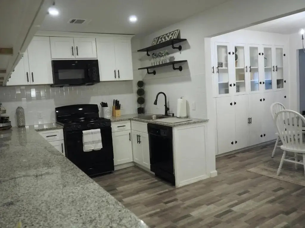 Newly Renovated, Modern 3 Bedroom 2 Bath Farmhouse in the City