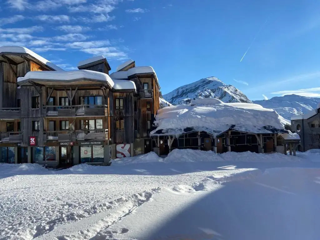 Avoriaz beau 2P falaise confort skis aux pied proche parking