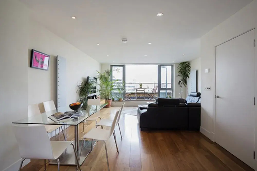 Veeve - Walk to Tower of London, 2 bed on Henriques St, City
