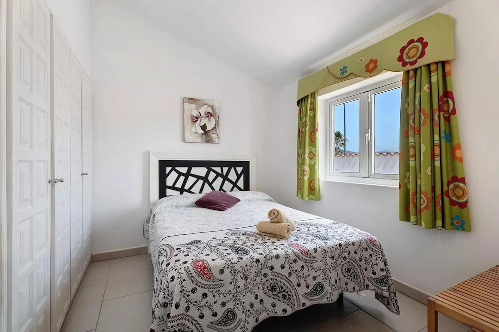 Exceptional 3 Bed Villa Malpas sleeps 6 h pool