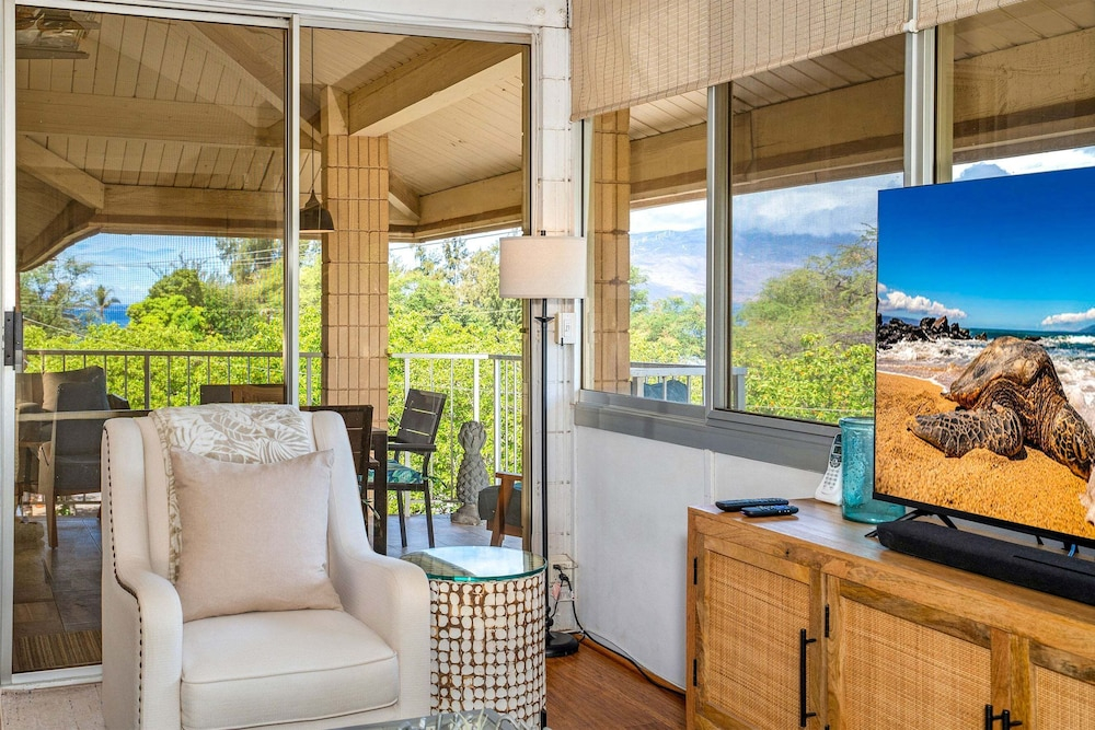Haleakala Shores A-411 - Modern 2br/2ba, 2 King Beds, Sleeps 4, Split AC, Wi-fi