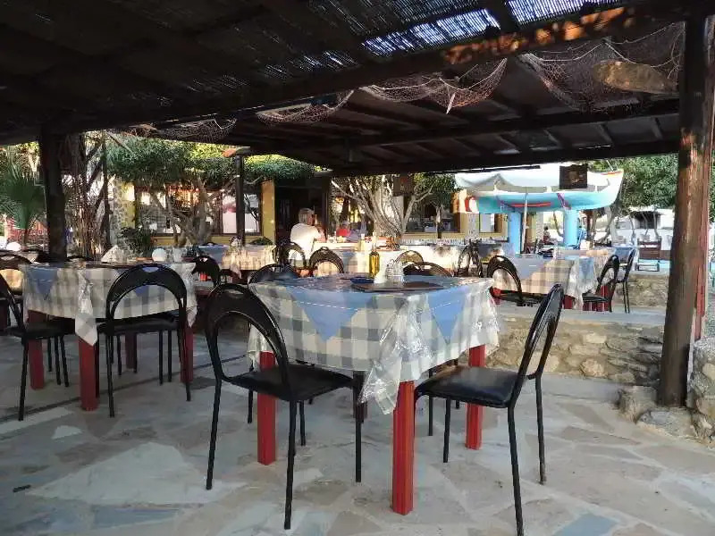 Akrogiali Rooms & Studios