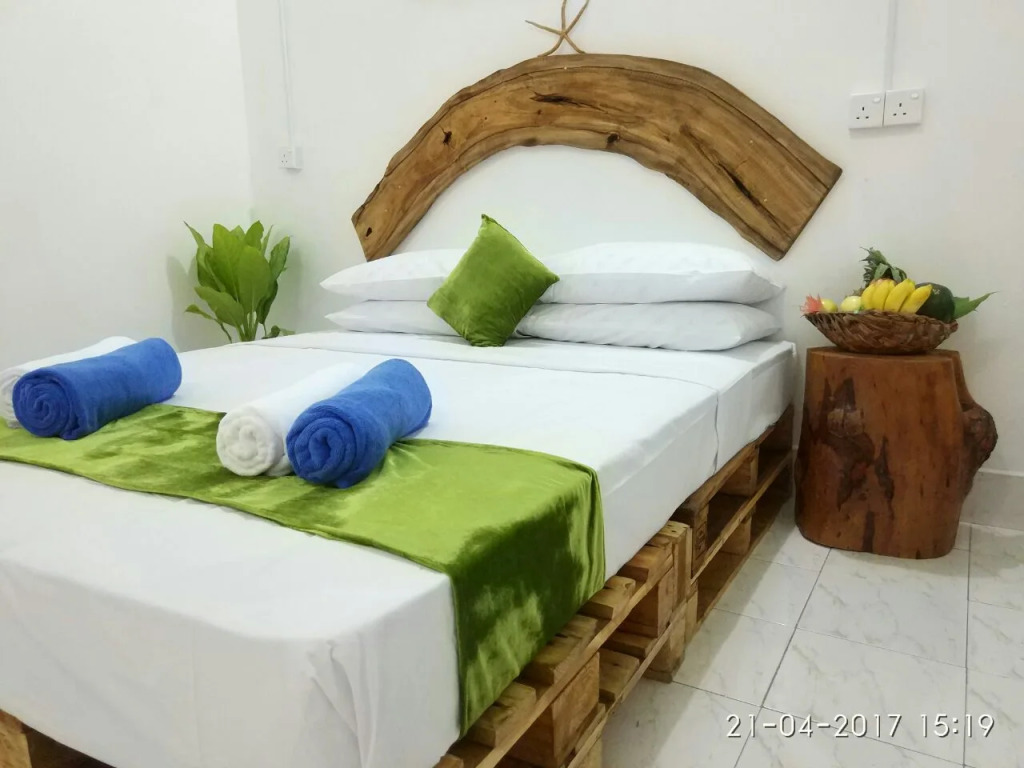 Veli Thoddoo Inn