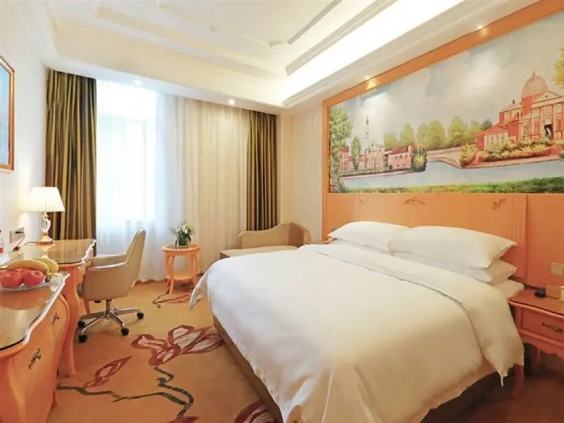 Vienna International Hotel (Fuzhou South Railway Station, Lulei Metro Station)