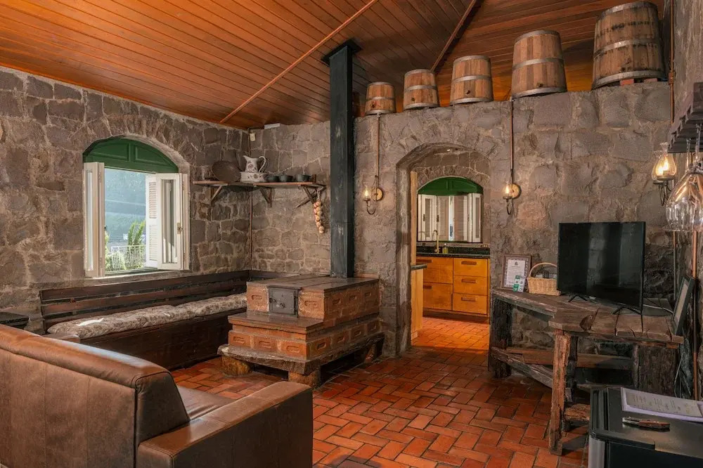 Casa de Pedra - Vinícola Mena Kaho