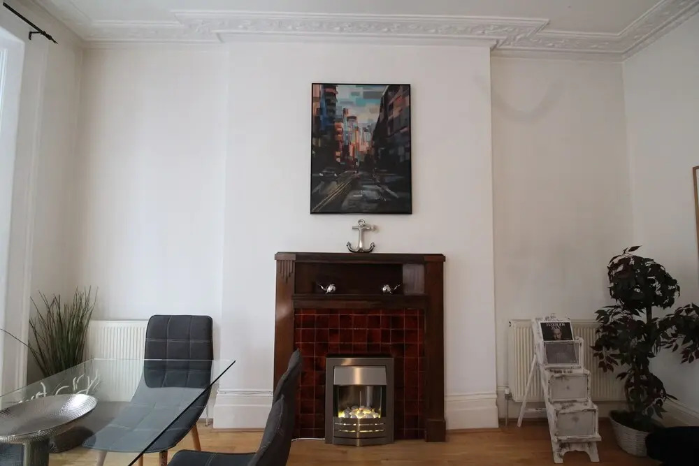 Kensington 3 Bed 2 Bath Apartment