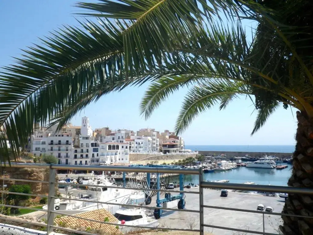Maisonnette petit jardin barbecue Calafat Tridente 2