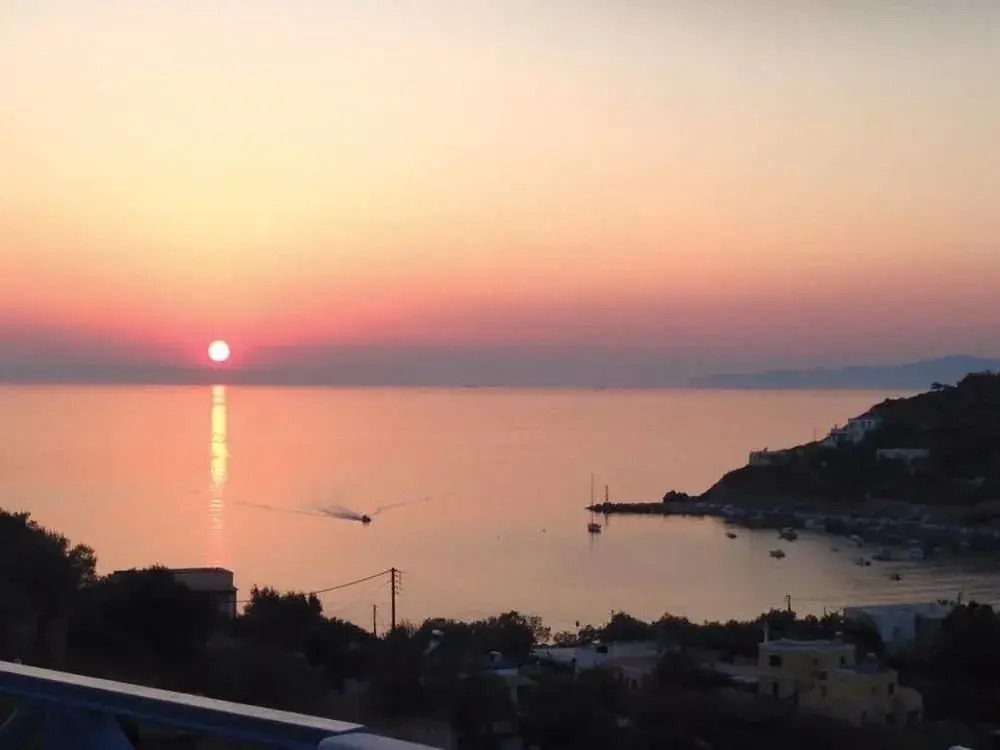 Kini Bay