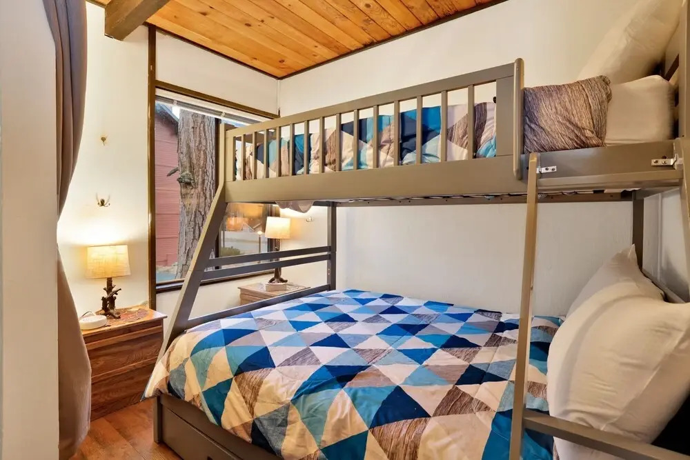 2256-q's Ski House 3 Bedroom Home by Redawning