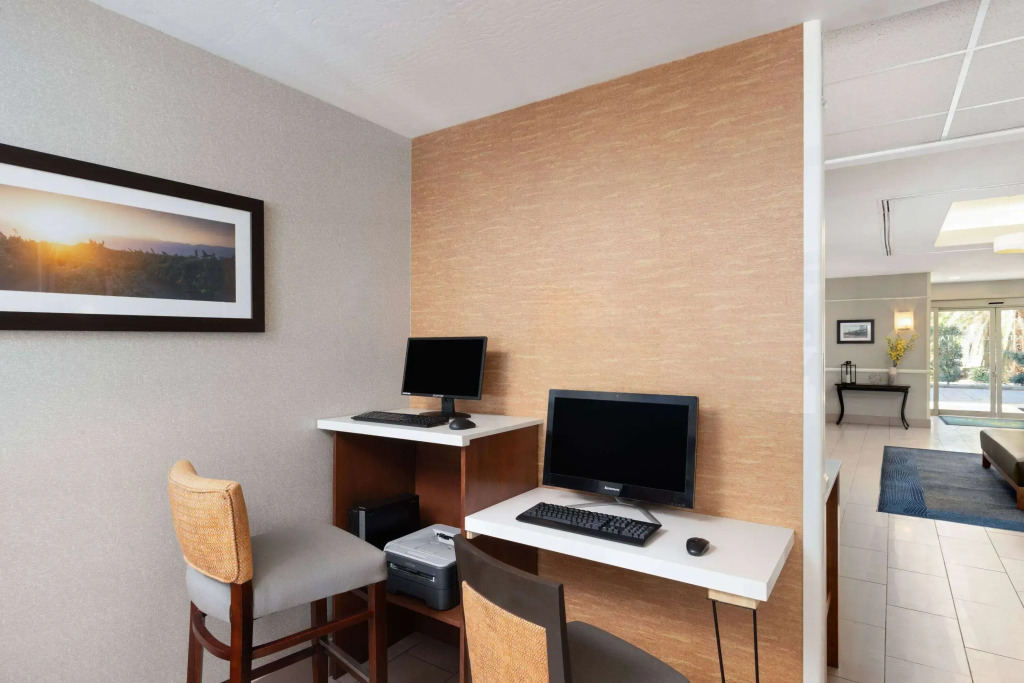 La Quinta by Wyndham Bakersfield North