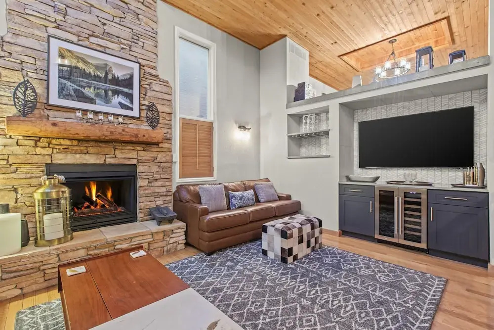 Motherlode 3 3 Bedroom Townhouse by RedAwning