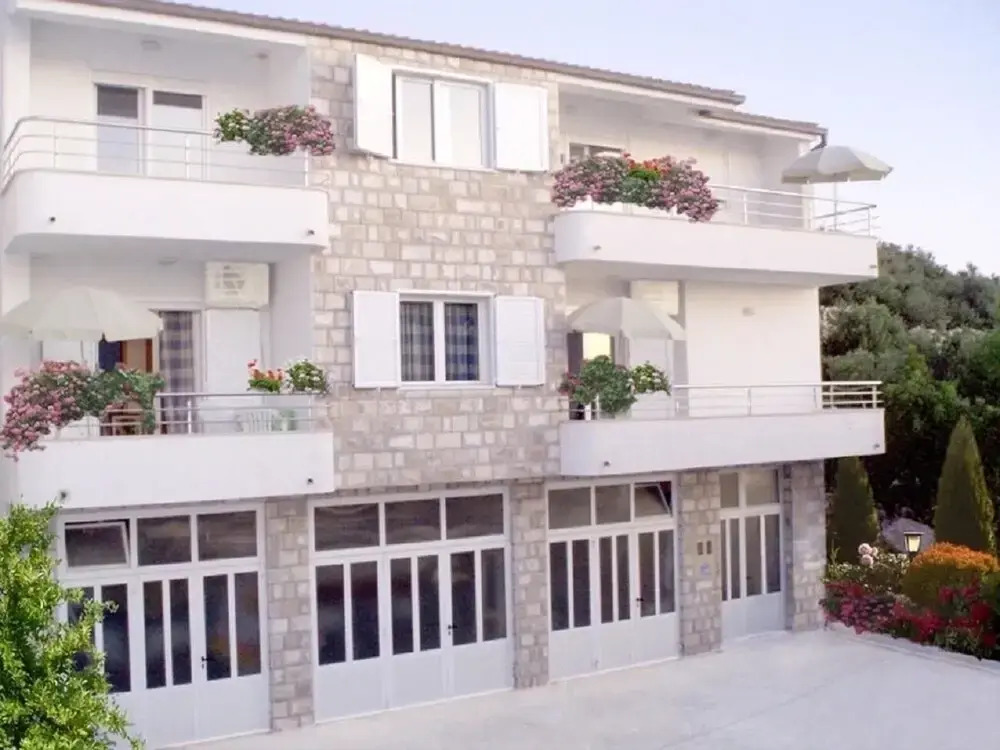 Apartments Ivi