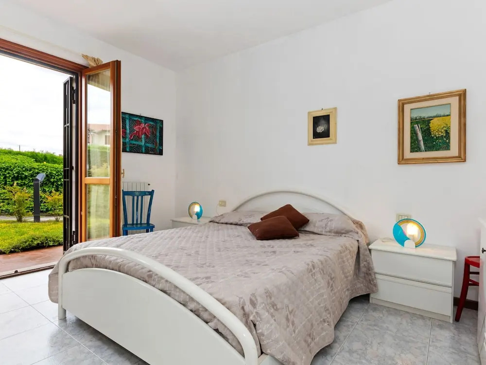 Apartment in Lazise With Lake View & Pool