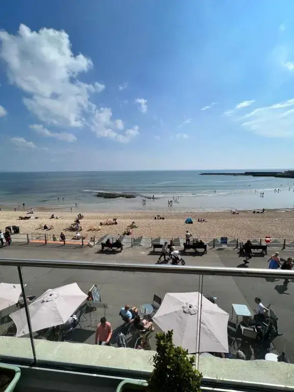 Largigi offering two amazing panoramic sea front apartments