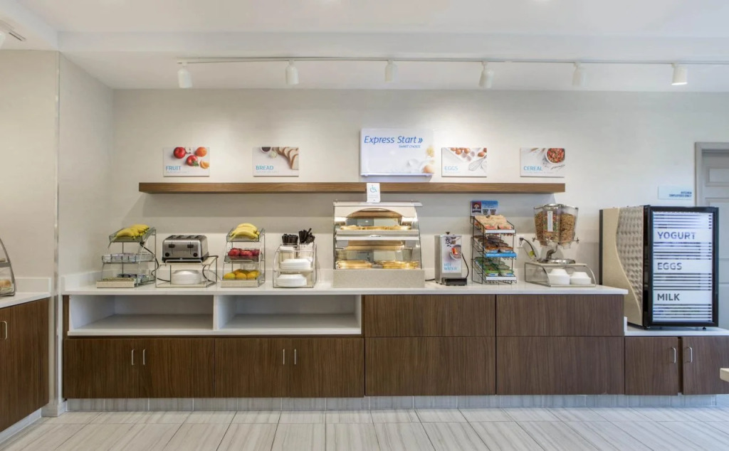 Holiday Inn Express & Suites Chicago West - St Charles by IHG