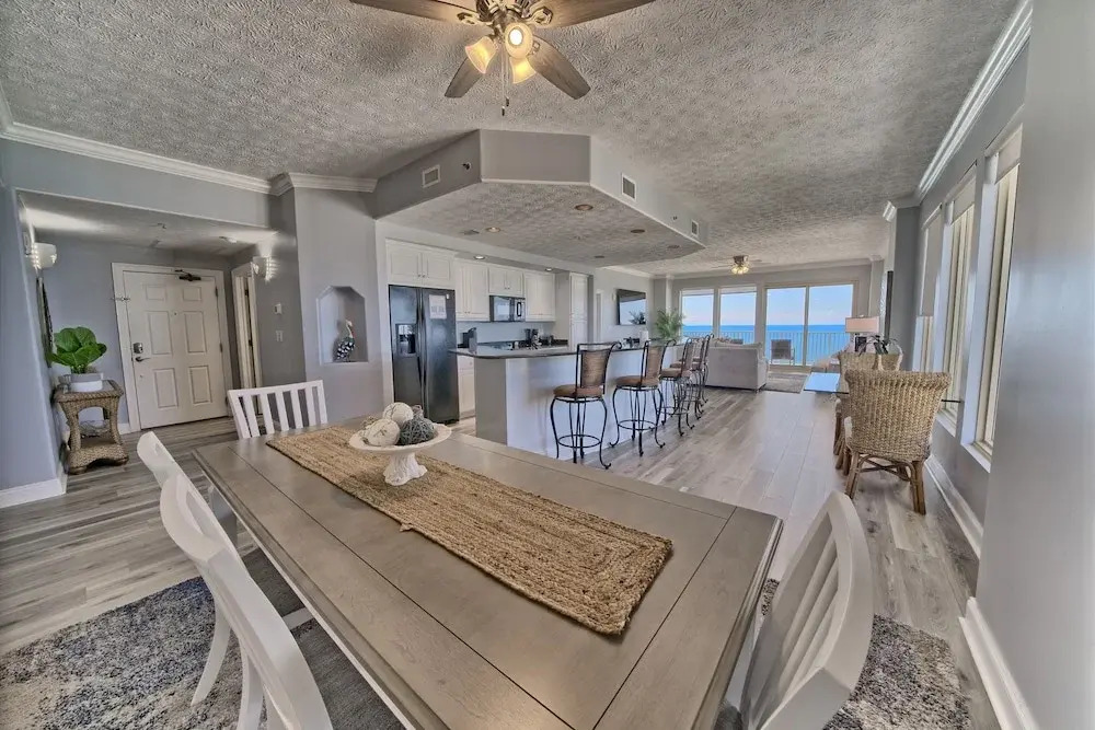 Spacious Tropical Condominium at 17th Floor with Beach and Pool Access - Unit 1707 by RedAwning