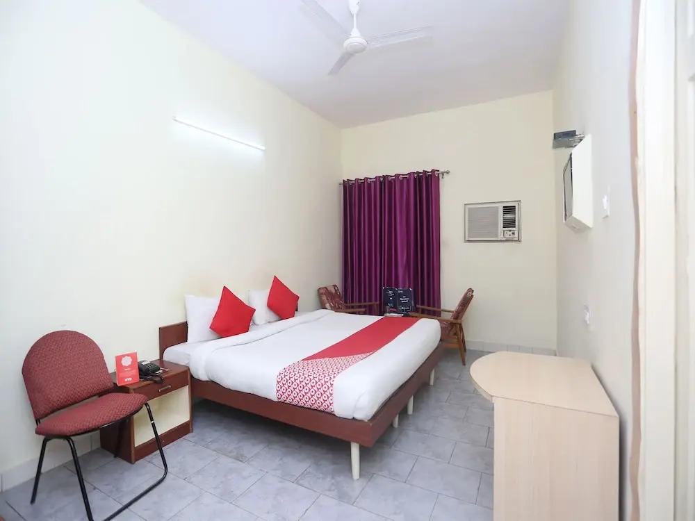 OYO 8955 Hotel Bobina