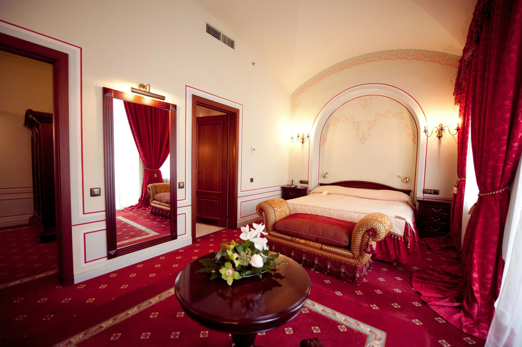 Опера Отель - The Leading Hotels of the World