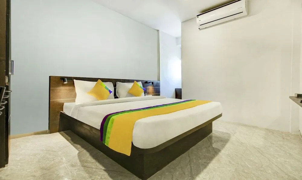 Hotel O S7