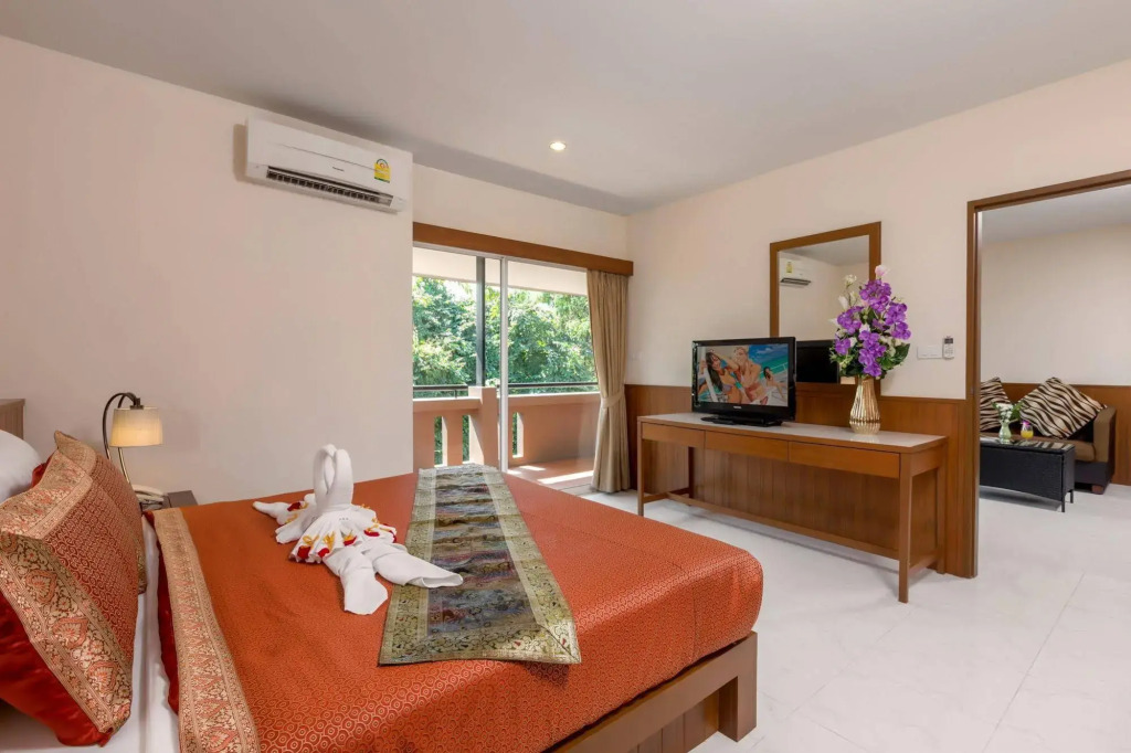 Chaiyapruek Suites