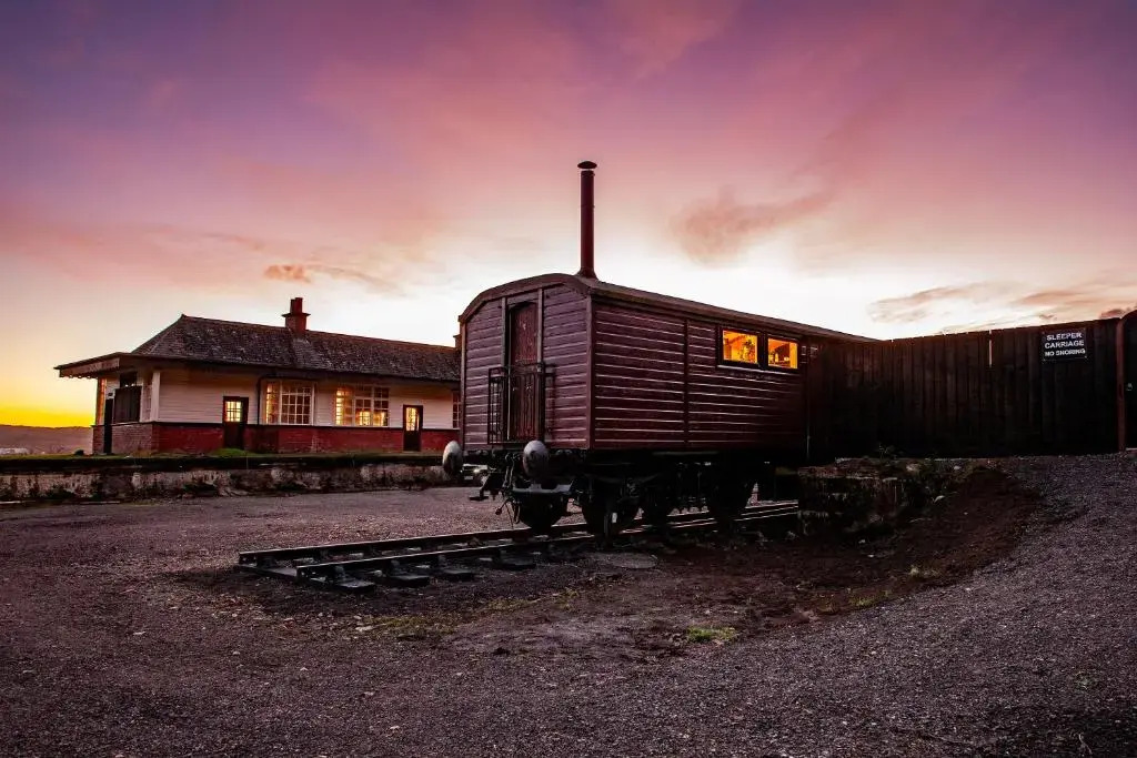 Appin Holiday Homes - Lodges, Shepherds Hut and Train Carriage stays