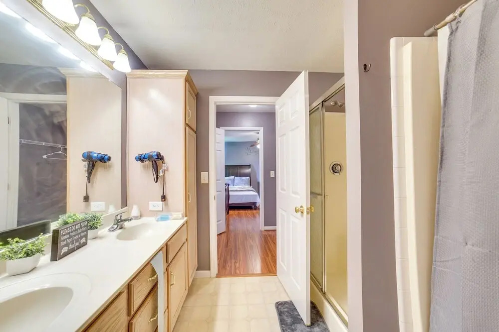 Spacious Champaign Home By University of Illinois!