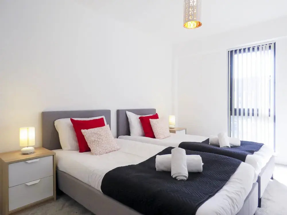 Tudors - Fabrick Twin Bed Apartment