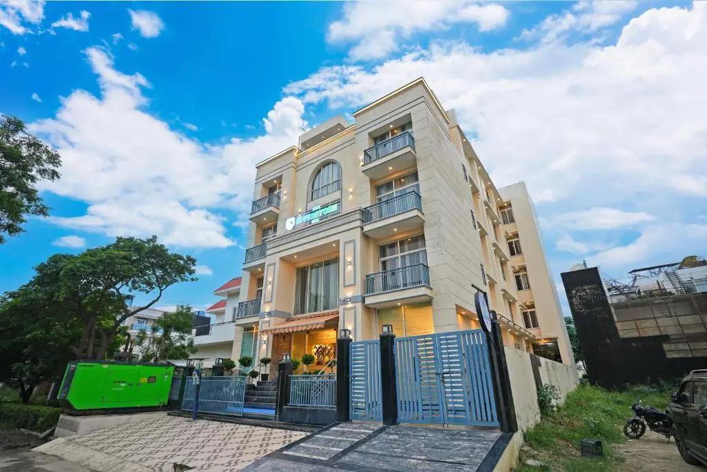 The Riverstone Inn - Near India Expo Centre and Mart
