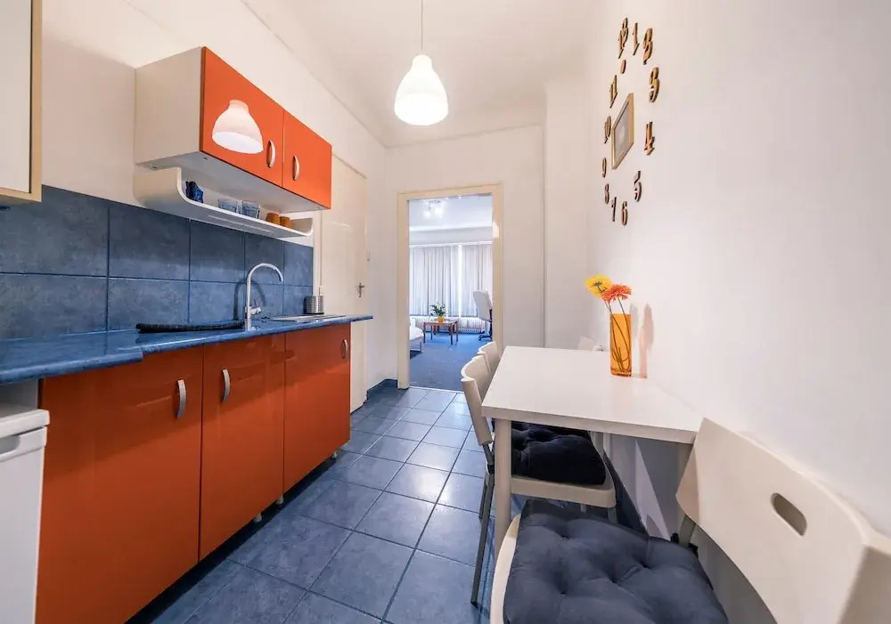 Urania Smack Apartment