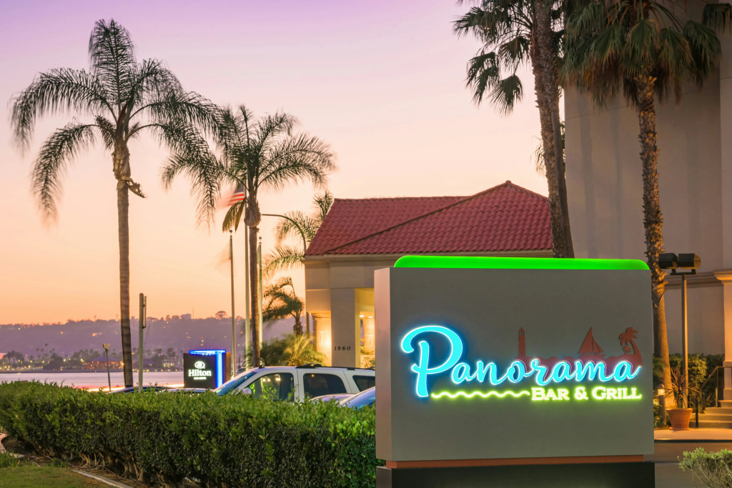 Hilton San Diego Airport/Harbor Island